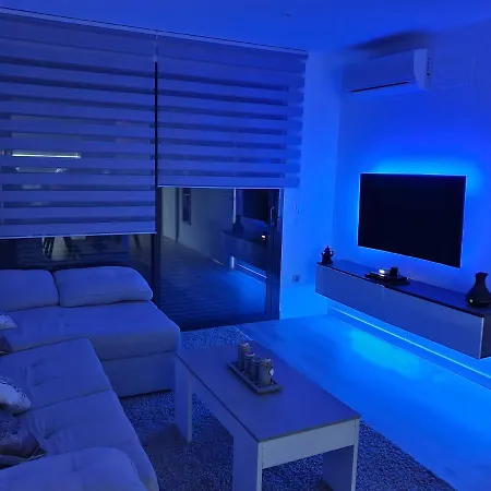 Moderno Duplex Comfort Apartment Roses